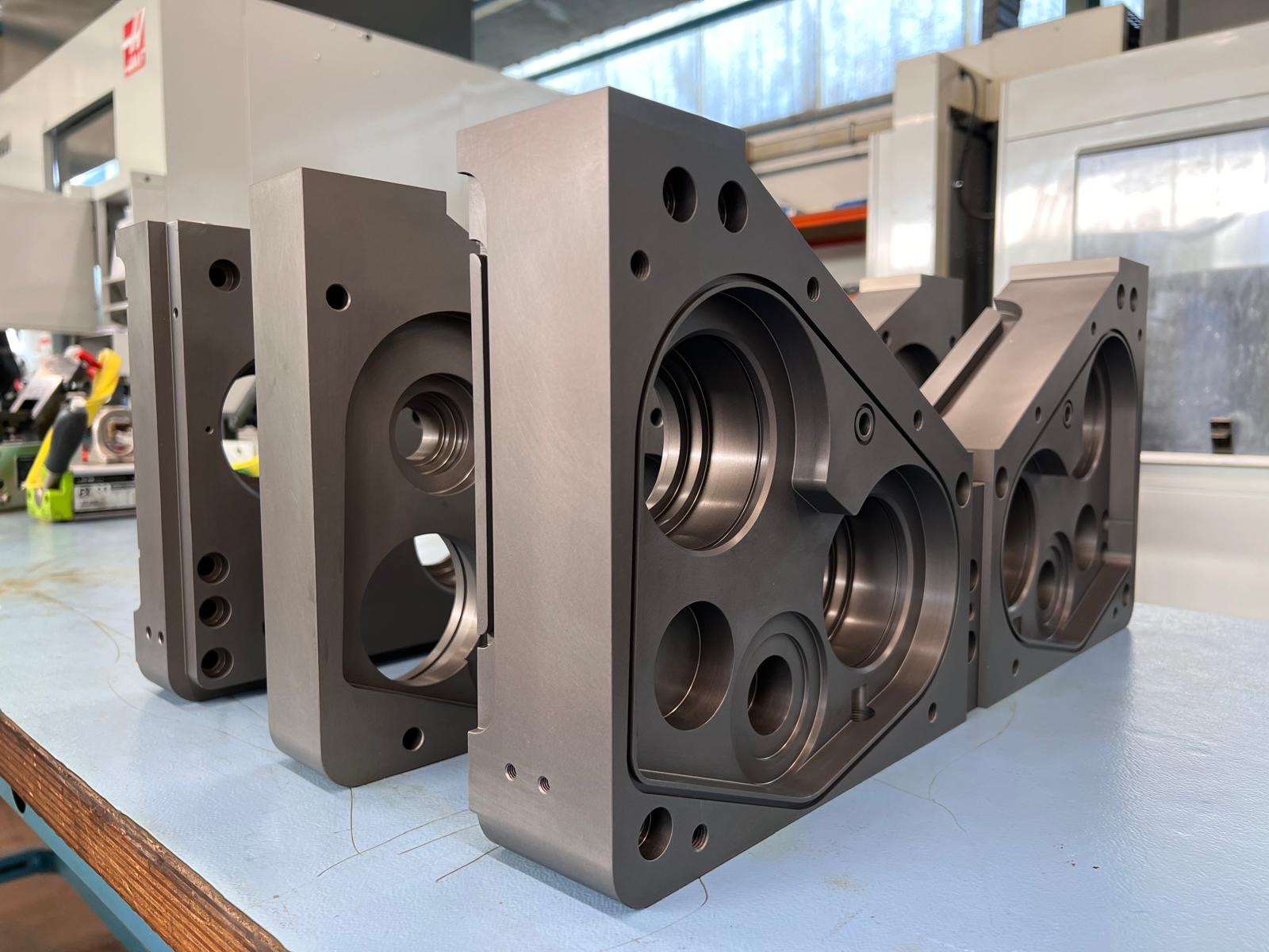 Au cœur de notre {atelier d&rsquo;usinage} à Oloron-Sainte-Marie : {trois projets à découvrir}